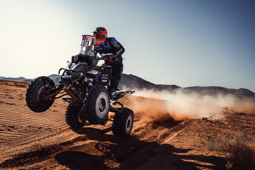 Juraj Varga in quad tra le dune alla Dakar 2024 in Arabia Saudita