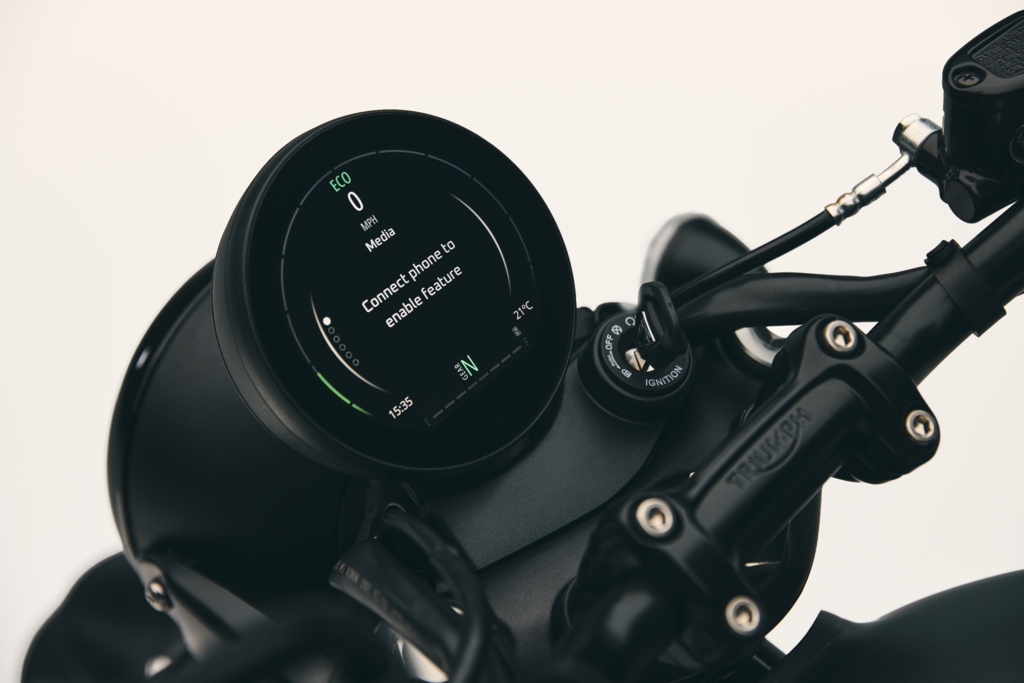 detail-tft-media-display Triumph Bonneville T40 e T40 Black: la Bonneville arriva a 400 cc con 32 CV e tecnologia da categoria superiore