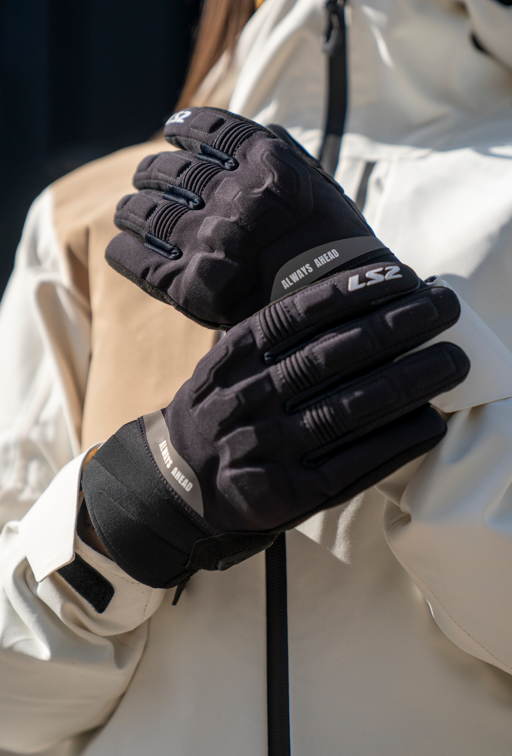 image-3 LS2: abbigliamento moto urban per affrontare pioggia e freddo in autunno