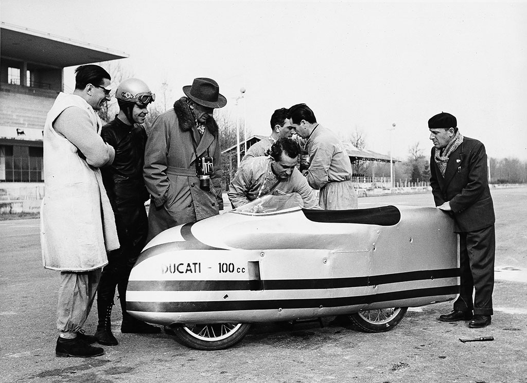 primati-mondiali-ottenuti-dalla-100-Gran-Sport-sul-circuito-di-Monza Bruno Spaggiari (1933-2026), una vita in sella per la Ducati